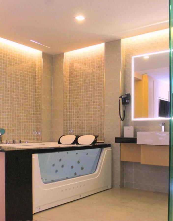 Geobay Hotel Johor Bahru Exterior photo