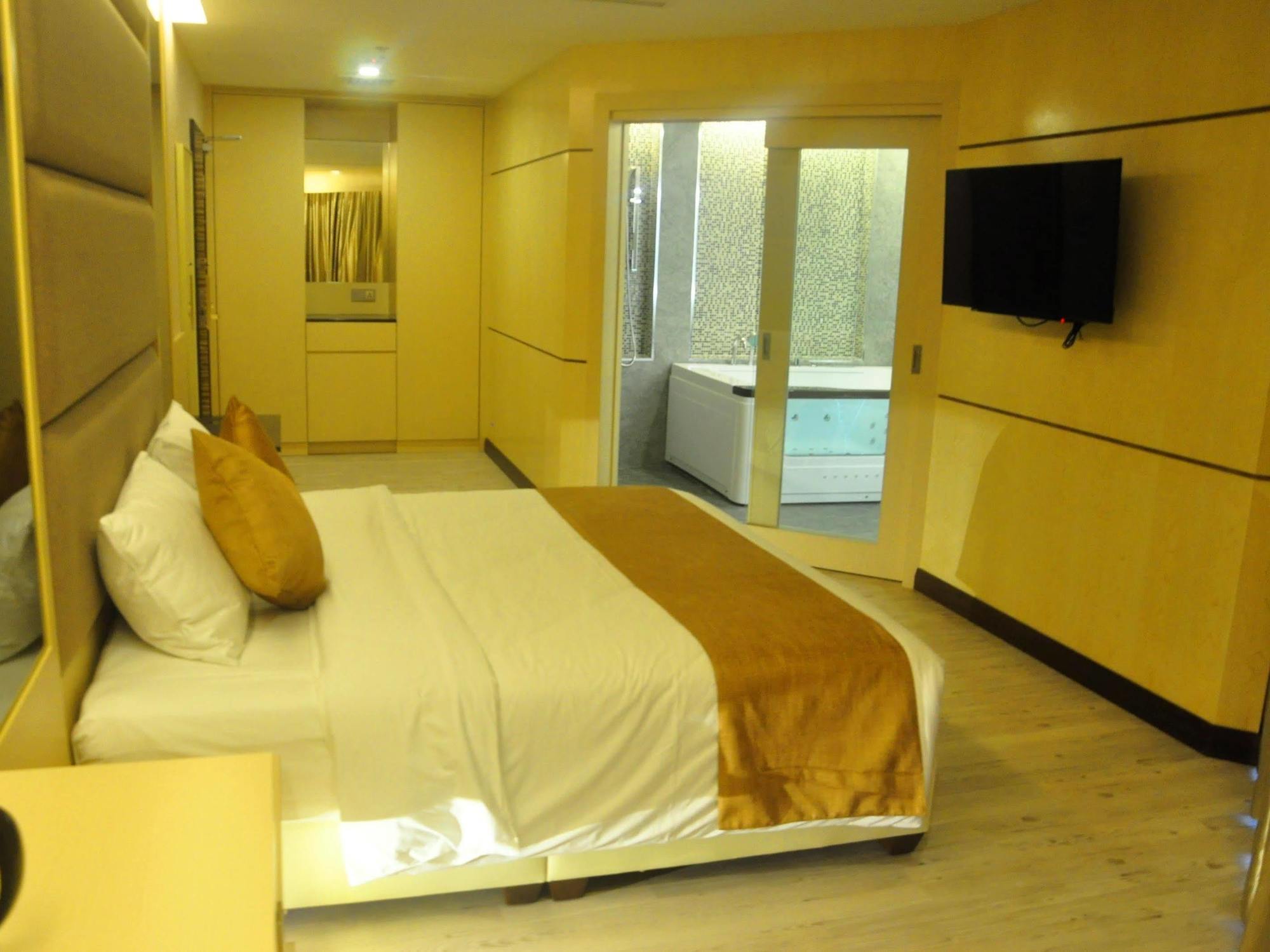 Geobay Hotel Johor Bahru Exterior photo