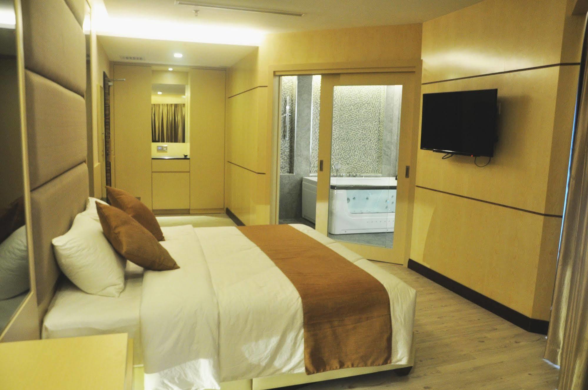 Geobay Hotel Johor Bahru Exterior photo