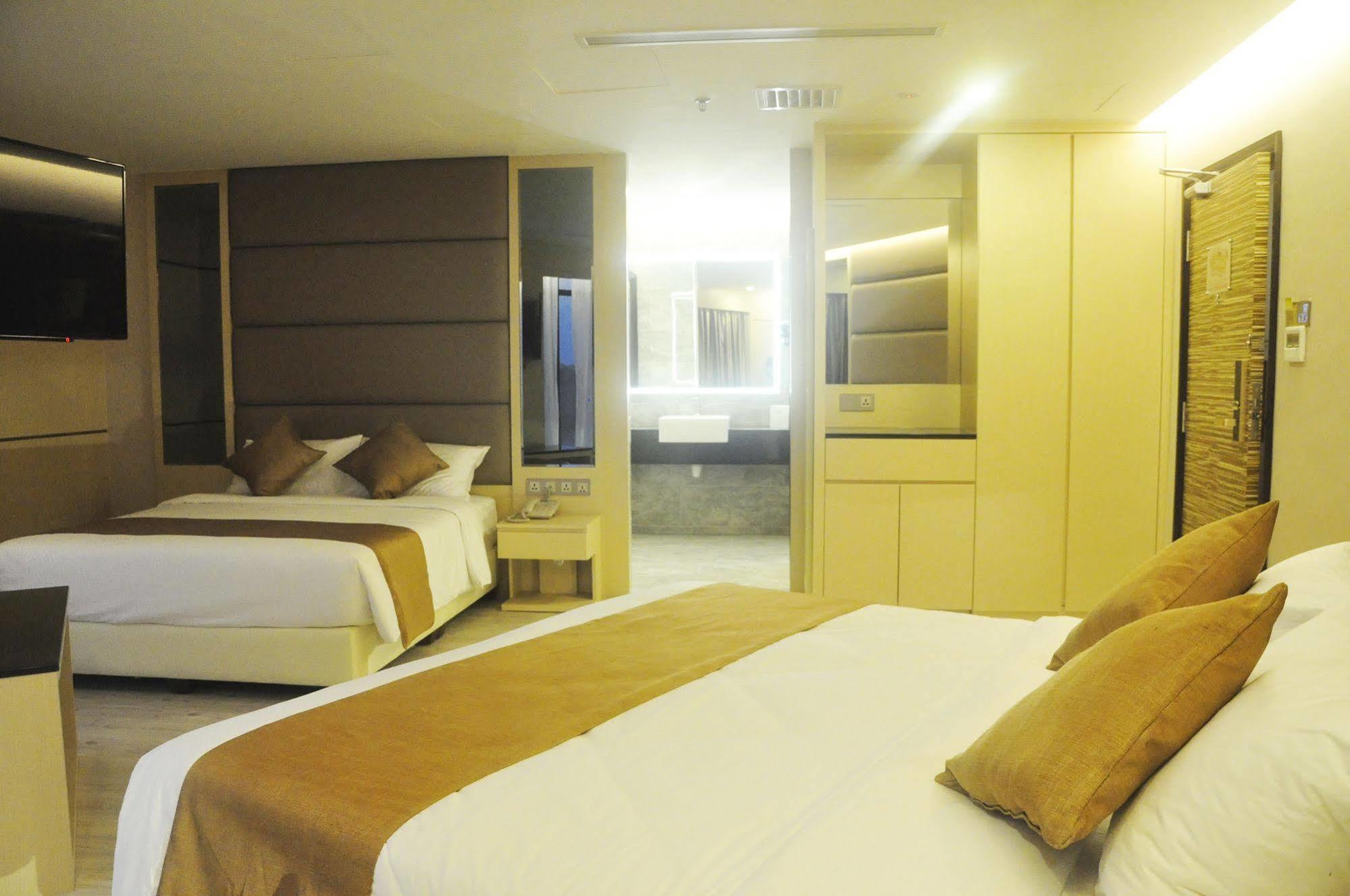 Geobay Hotel Johor Bahru Exterior photo