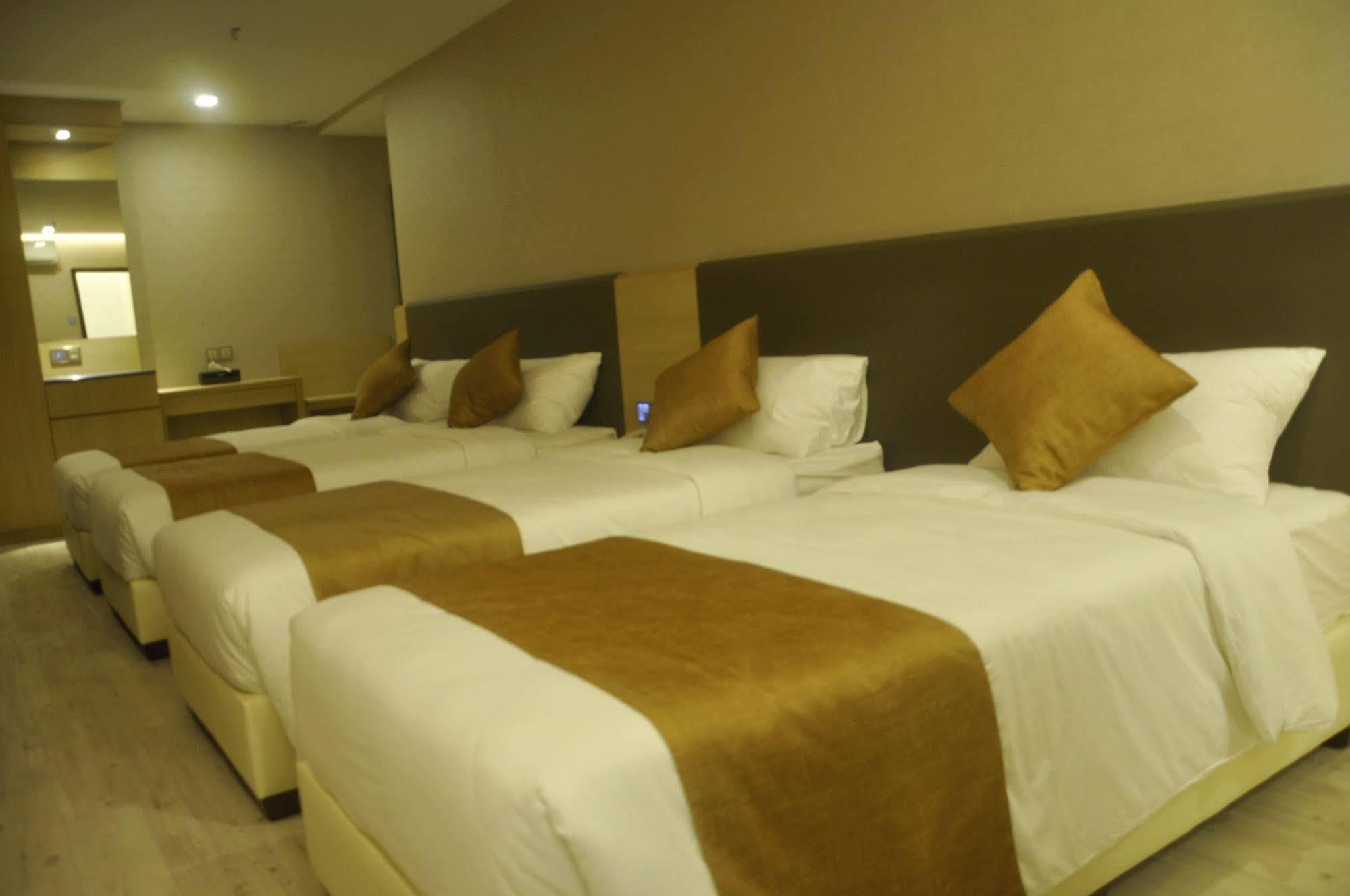 Geobay Hotel Johor Bahru Exterior photo
